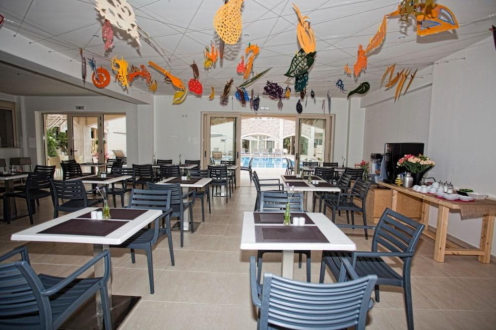 Maravel Star Art Hotel Adelianos Kampos Exterior photo